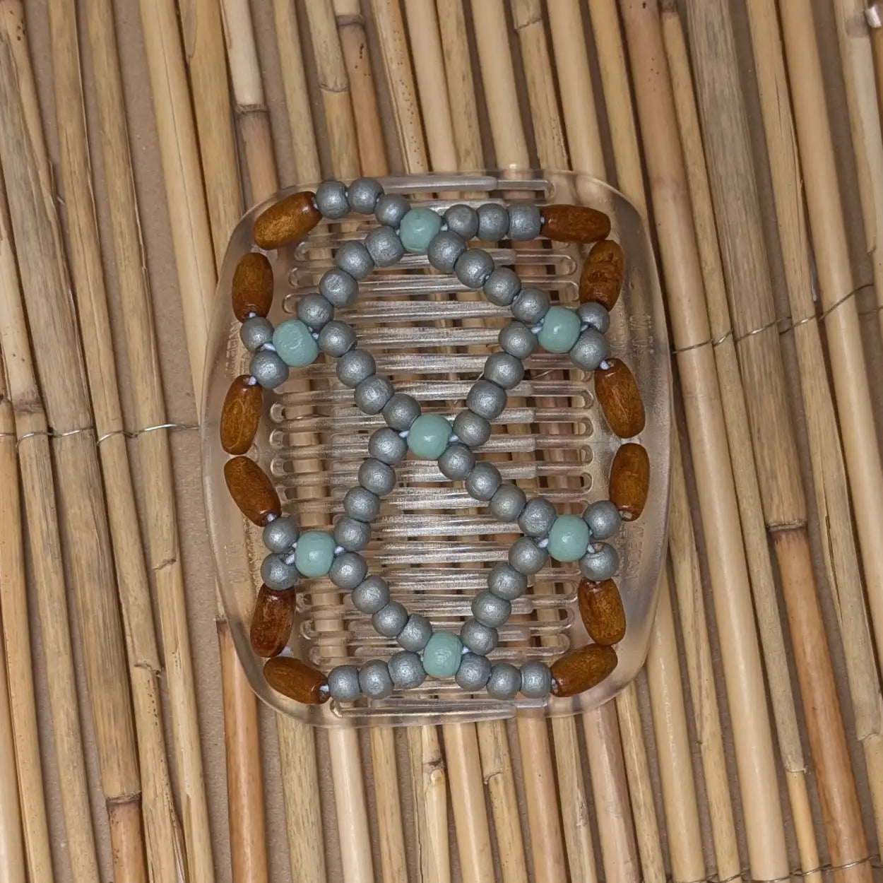 African Butterfly "Ndbele" mit silber-geünen Holzperlen durchsichtig