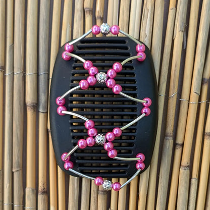 Schwarzer African Butterfly Haarkamm mit pink und silbernen Kunstperlen mit feinen Metallstäben - flexibler Haarschmuck für Hochsteckfrisuren.
