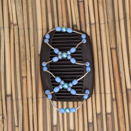 African Butterfly "Beada Tube" mit hellblauen Kunstperlen braun