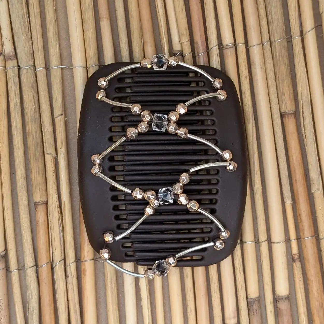 African Butterfly "Beada Tube" mit gold-klaren Kunstperlen braun