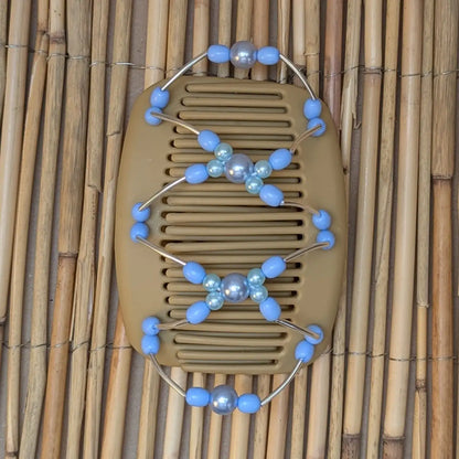 African Butterfly "Beada Tube" mit hellblauen Kunstperlen beige