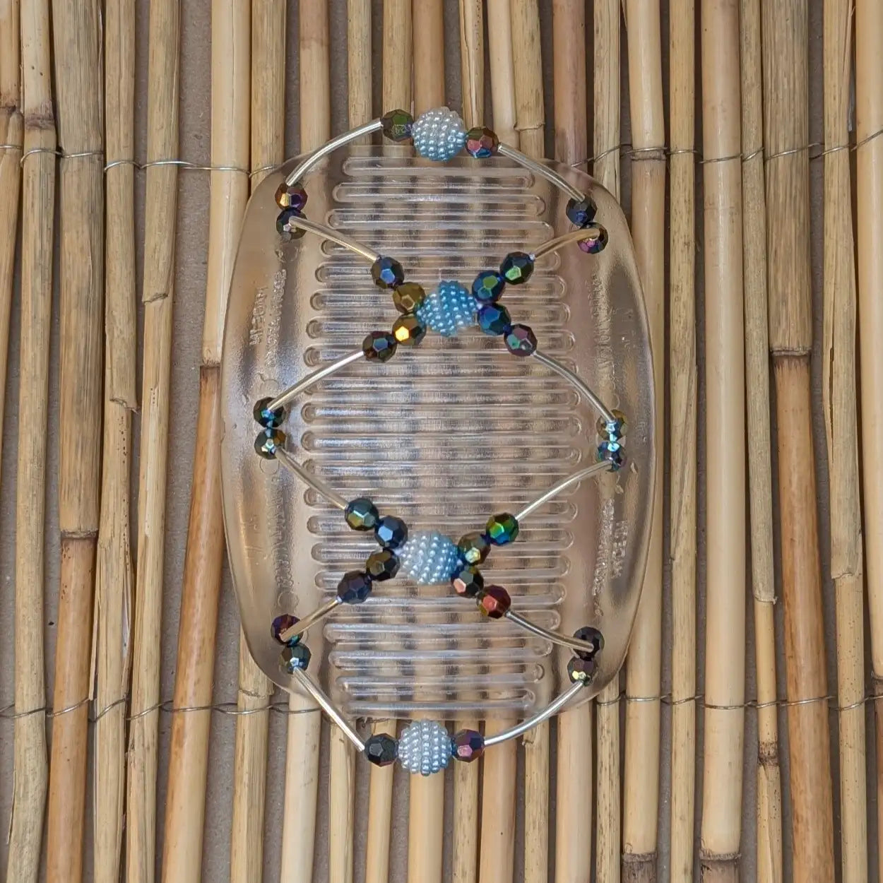 African Butterfly "Beada Tube" mit regenbogen Kunstperlen durchsichtig