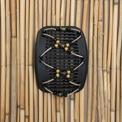 Schwarzer African Butterfly Haarkamm mit schwarz und goldenen Kunstperlen mit feinen Metallstäben - flexibler Haarschmuck für Hochsteckfrisuren.