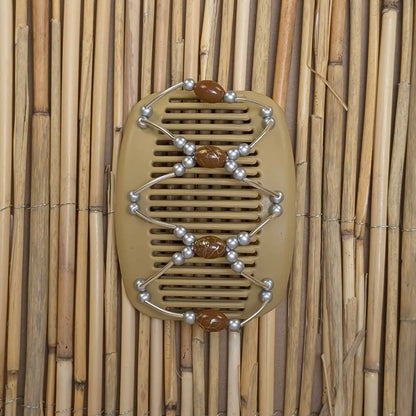 Beiger African Butterfly Haarkamm mit silbernen und braunen Kunstperlen mit feinen Metallstäben - flexibler Haarschmuck für Hochsteckfrisuren.