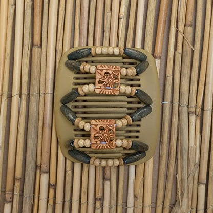 African Butterfly "Dupla" mit grau-hellbraunen Holzperlen beige