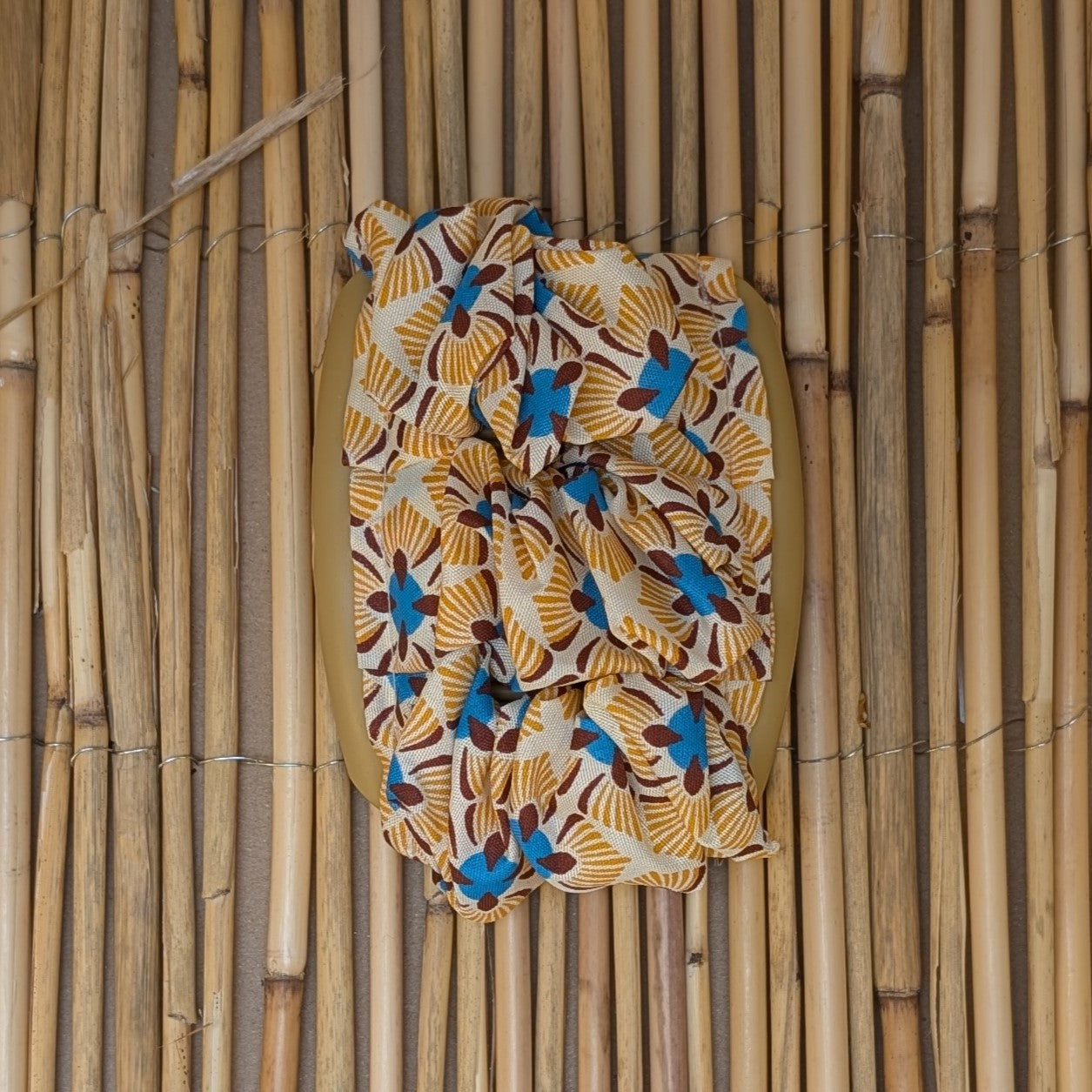African Butterfly "Stoff" mit gelb-braunen Stoff beige