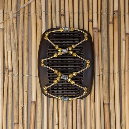 Brauner African Butterfly Haarkamm mit goldenen Kunstperlen mit feinen Metallstäben - flexibler Haarschmuck für Hochsteckfrisuren.