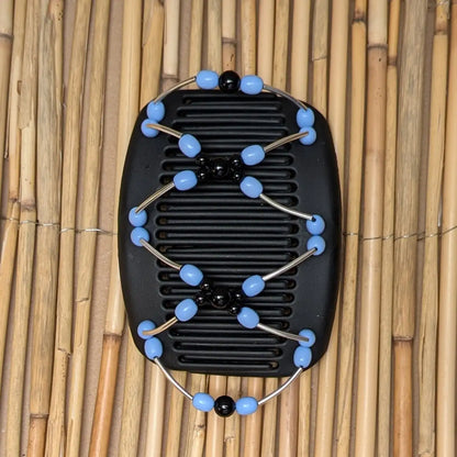 African Butterfly schwarzer Kamm mit hellblauen schwarzen Kunstperlen die mit silbernen Stäben verbunden sind