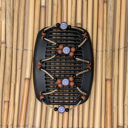 African Butterfly schwarzer Kamm mit braun und schwarzen Kunstperlen die mit silbernen Stäben verbunden sind