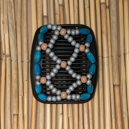 African Butterfly schwarzer Kamm mit türkis silbernen und beigen Holzperlen