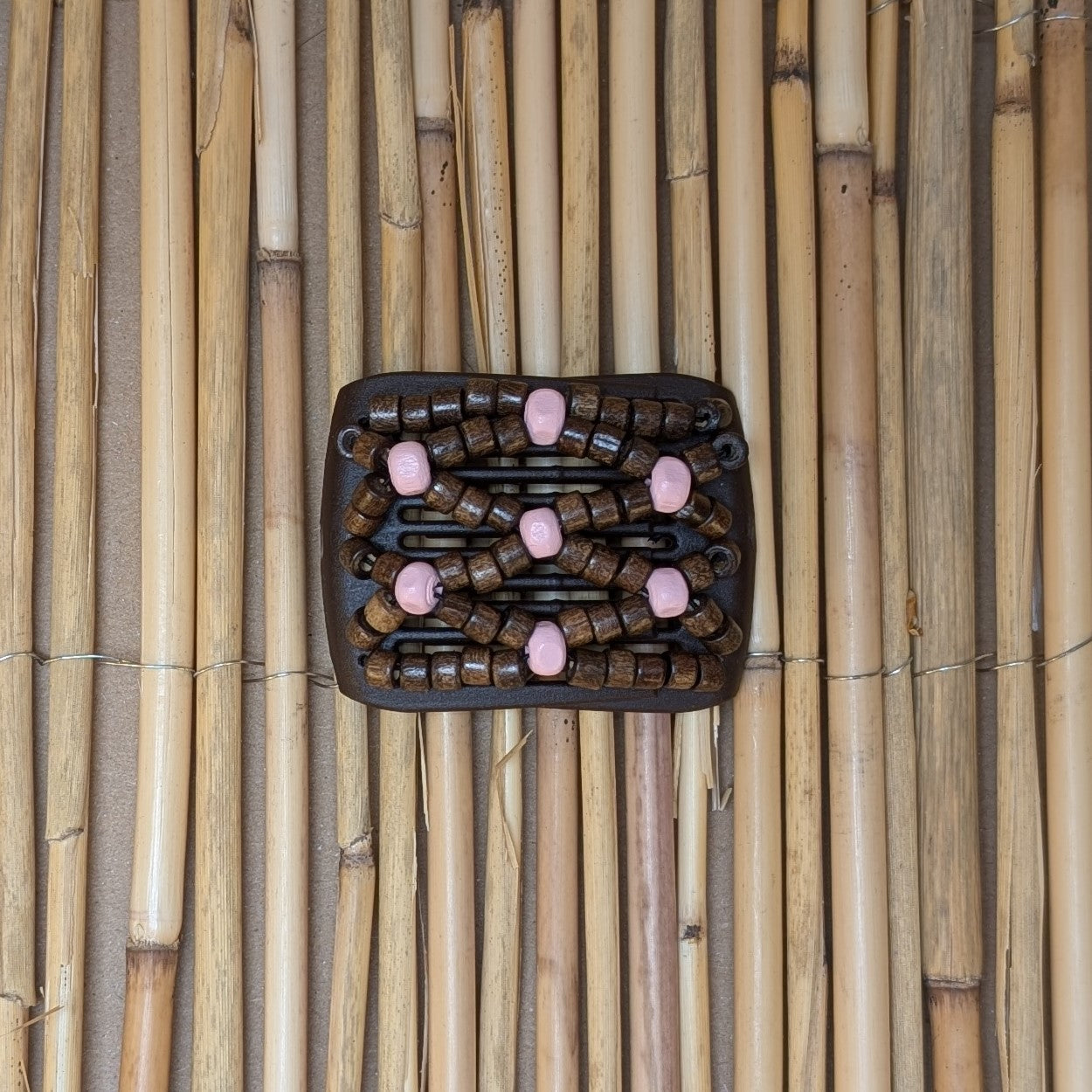 Ladybug "Ndbele" mit braun-rosa Holzperlen braun