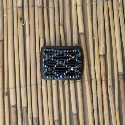 Ladybug (mini) "Ndalena" mit regenbogen Kunstperlen braun