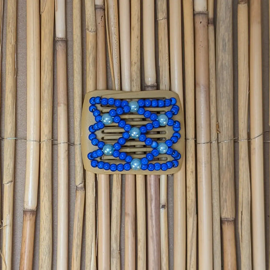 Ladybug (mini) "Ndalena" mit blau-hellbaluen Kunstperlen beige