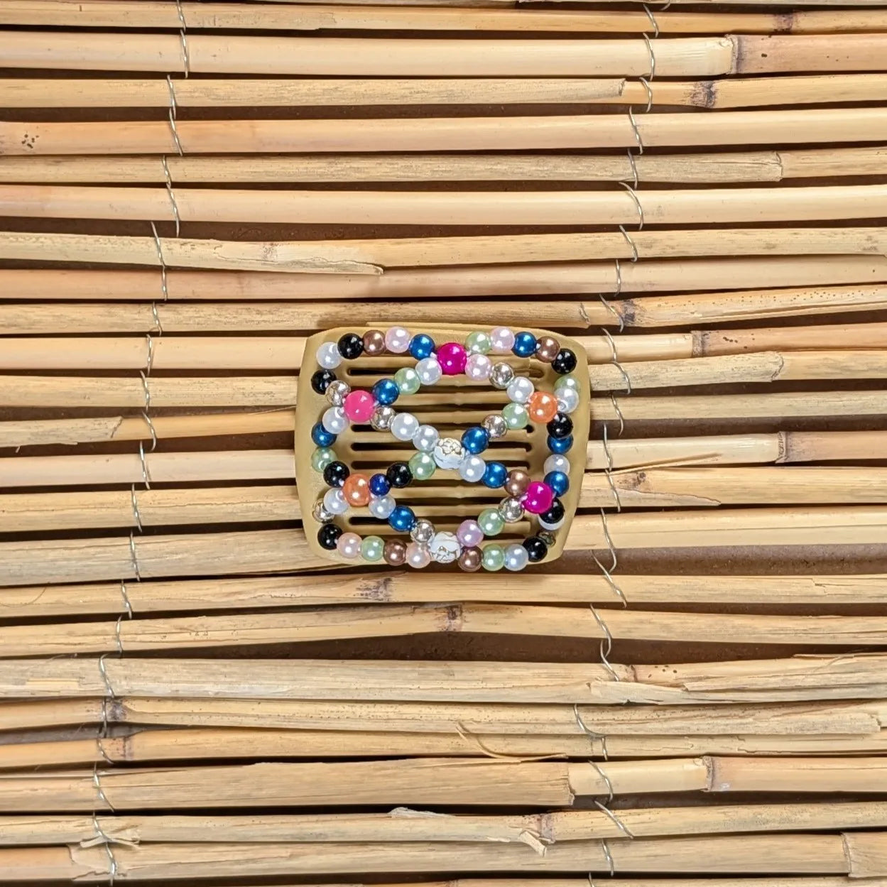 Ladybug (mini) "Ndalena" mit bunten Kunstperlen beige