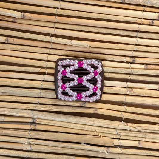 Ladybug (mini) "Ndalena" mit rosa-pinken Kunstperlen braun