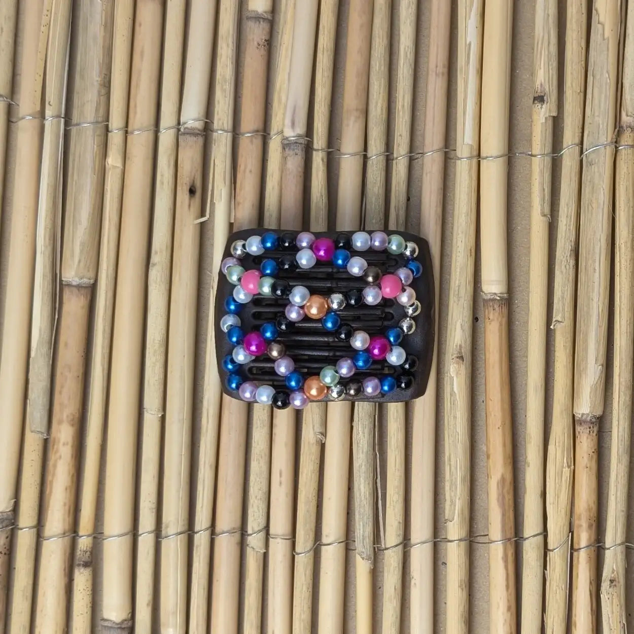 Ladybug (mini) "Ndalena" mit bunte Kunstperlen braun