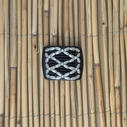 Ladybug (mini) "Ndalena" mit weißen Kunstperlen schwarz