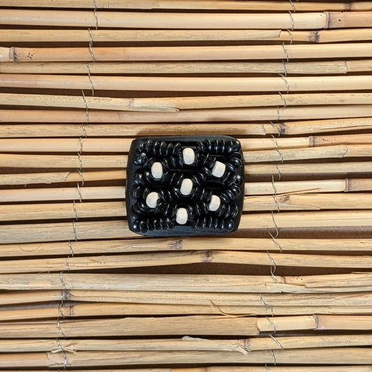 Ladybug (mini) "Ndbele" mit schwarz-weißen Holzperlen schwarz