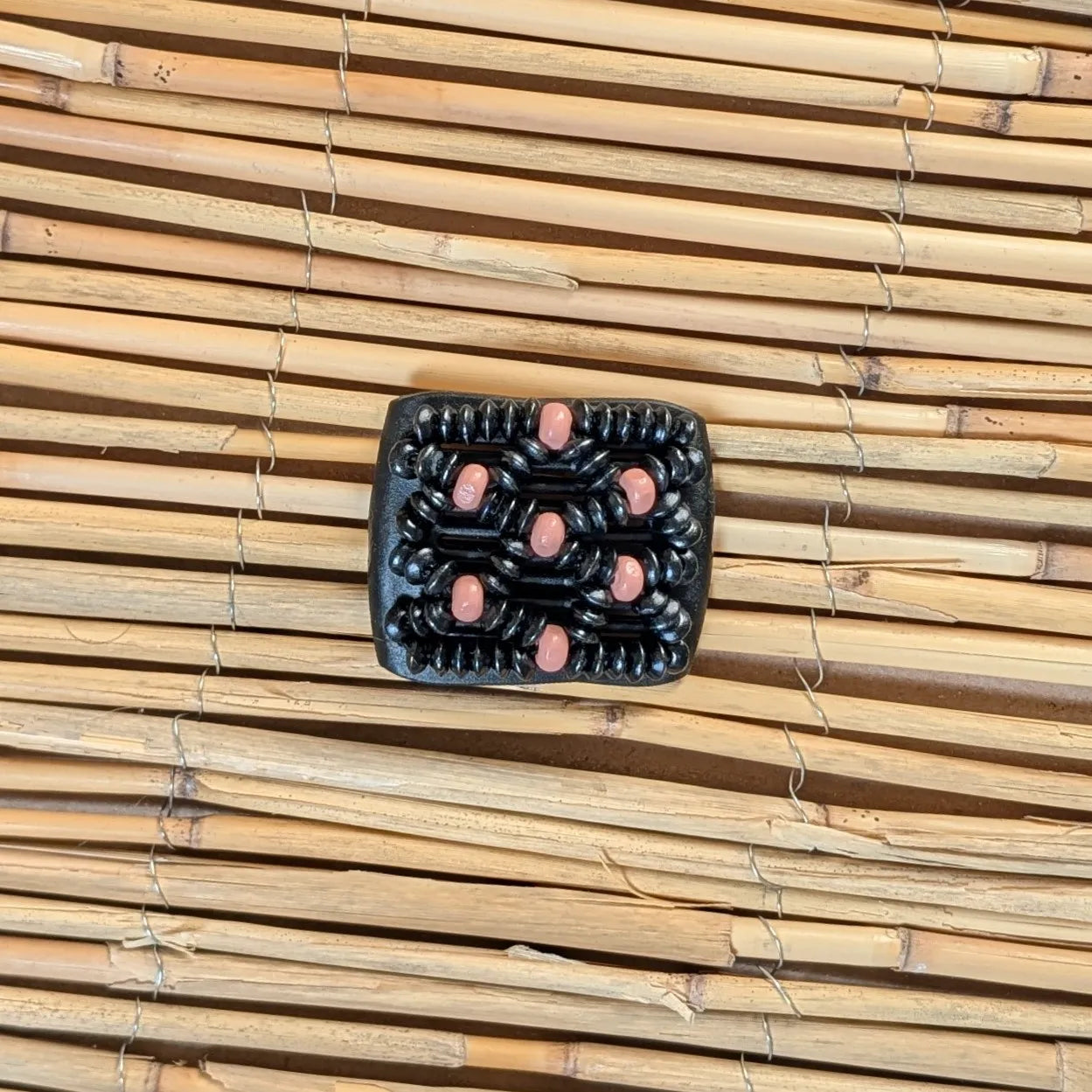 Ladybug (mini) "Ndbele" mit schwarz-rosa Holzperlen schwarz
