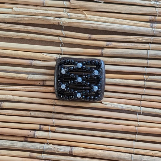 Ladybug (mini) "Ndalena" mit schwarz-silbernen Kunstperlen braun