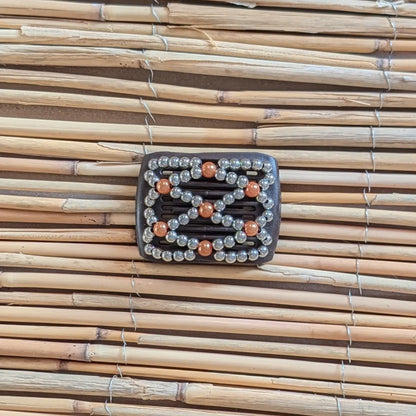 Ladybug (mini) "Ndalena" mit silber-orangenen Kunstperlen braun