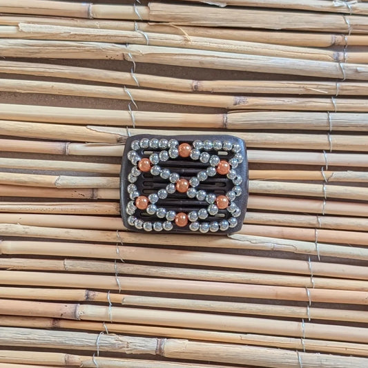 Ladybug (mini) "Ndalena" mit silber-orangenen Kunstperlen braun