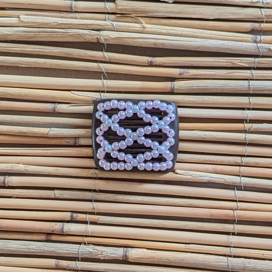 Ladybug (mini) "Ndalena" mit rosa-weißen Kunstperlen braun