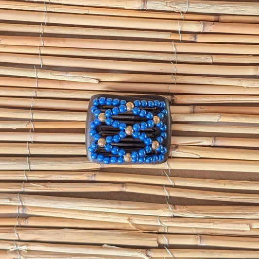 Ladybug (mini) "Ndalena" mit blau-goldenen Kunstperlen braun