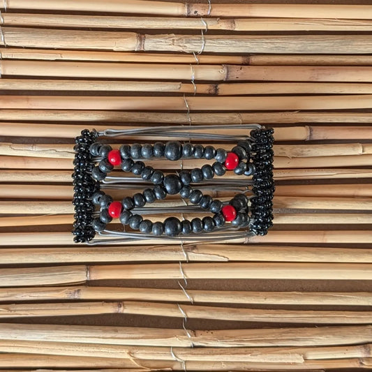 Rhino "Ndbele" klein mit schwarz-roten Holzperlen