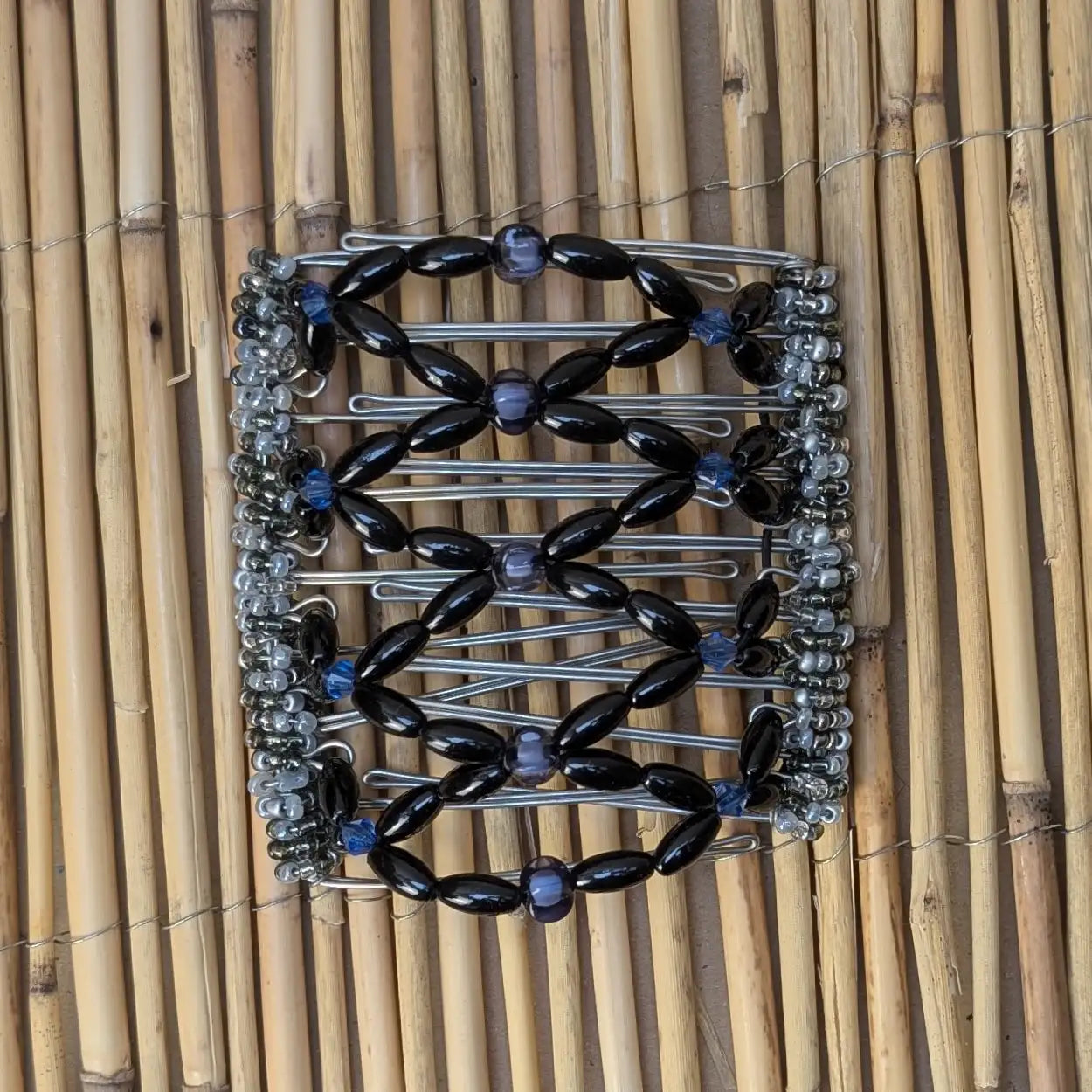 Rhino "Ndalena" groß mit schwarz-grauen Kunstperlen