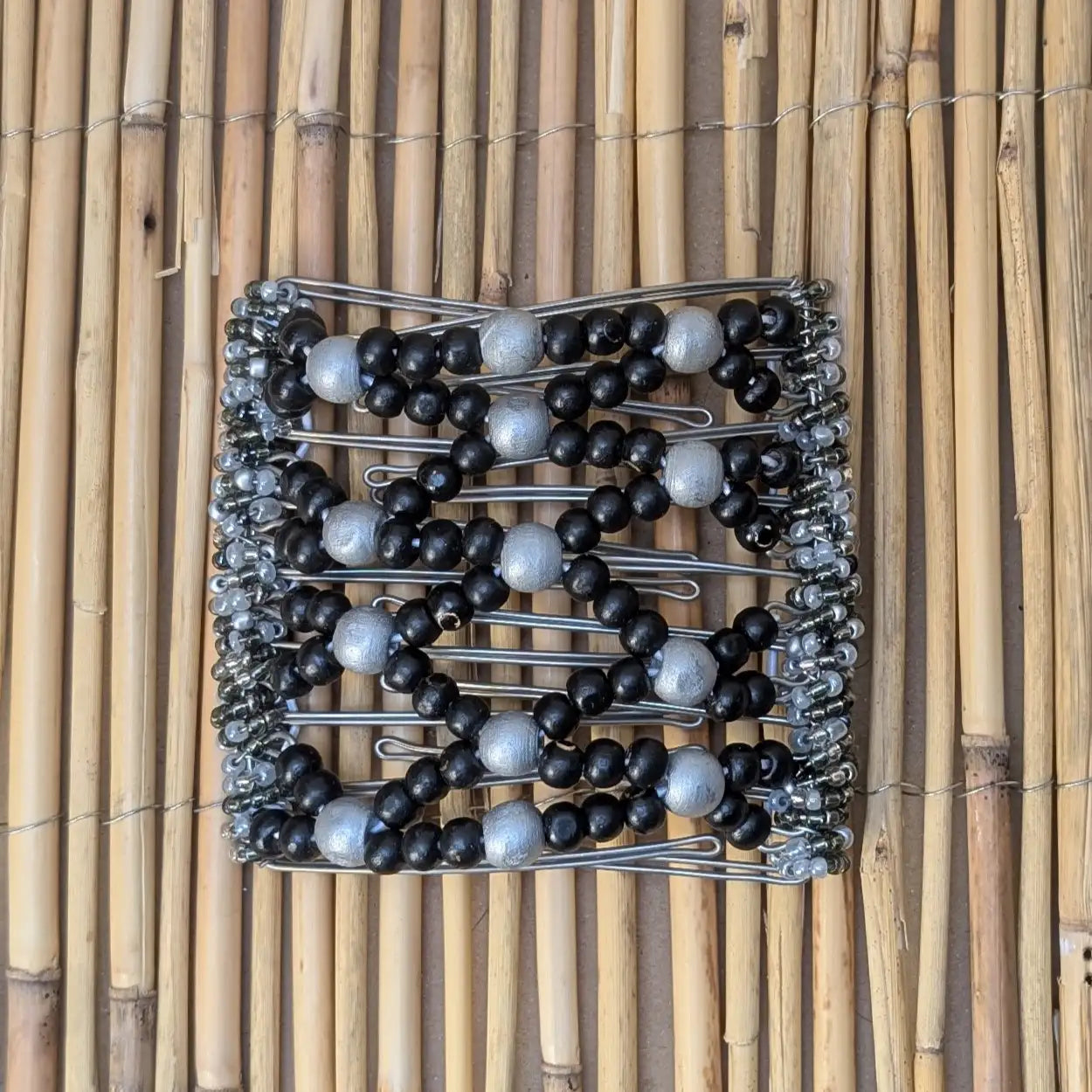 Rhino "Ndebele" groß mit schwarz-grauen Holzperlen