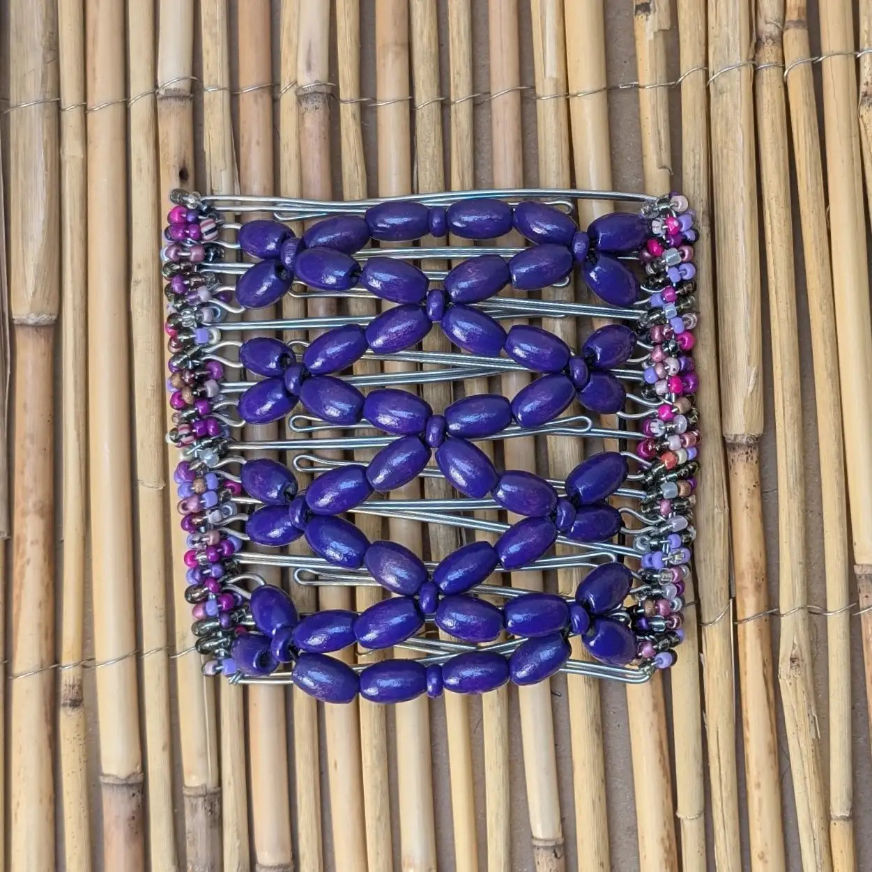 Rhino "Ndbele" groß mit lila Holzperlen