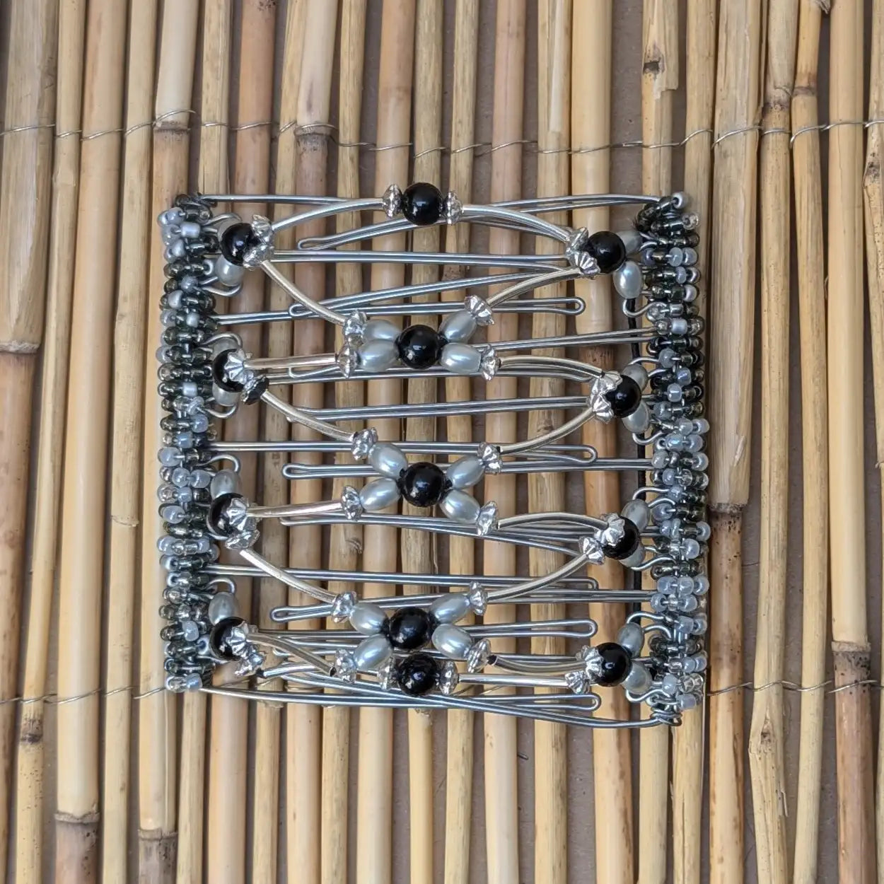 Rhino "Beada Tube" groß mit schwarz-silbernen Kunstperlen