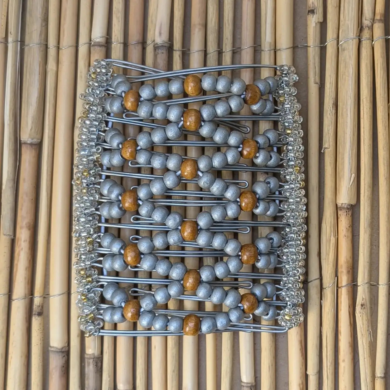 Rhino "Ndbele" extragroß mit silber-braunen Holzperlen