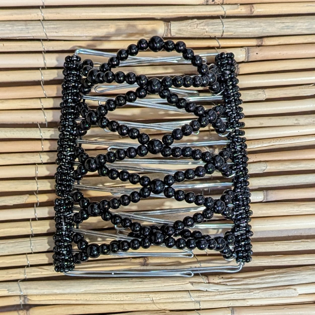 Rhino "Ndalena" extragroß mit schwarzen Kunstperlen